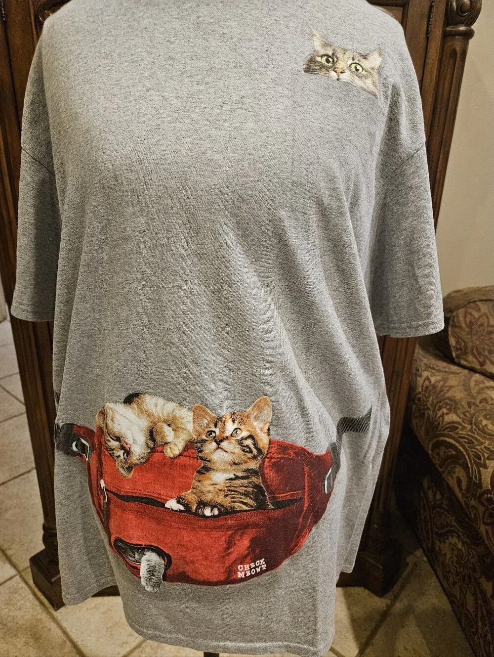 Gray Cat Print Pet-Themed T-Shirt - Cute Kittens Design